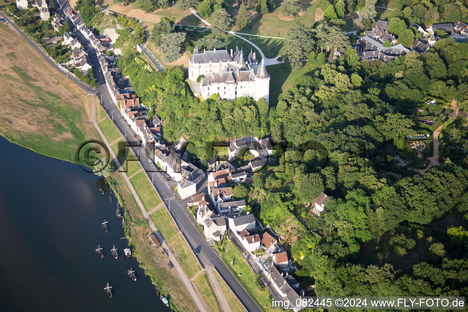 Ensemble châteaux du château de Chaumont à Chaumont-sur-Loire dans le département Loir et Cher, France d'en haut
