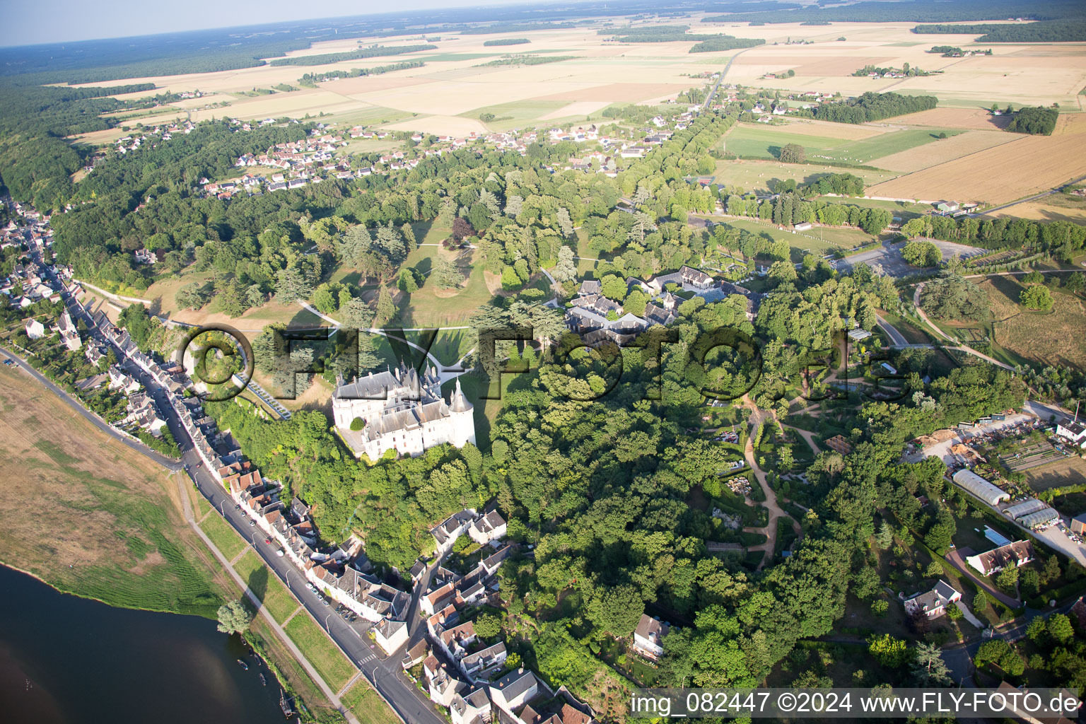 Chaumont-sur-Loire dans le département Loir et Cher, France du point de vue du drone