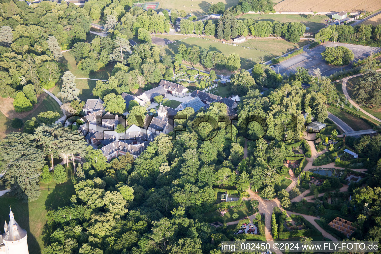 Chaumont-sur-Loire dans le département Loir et Cher, France vu d'un drone