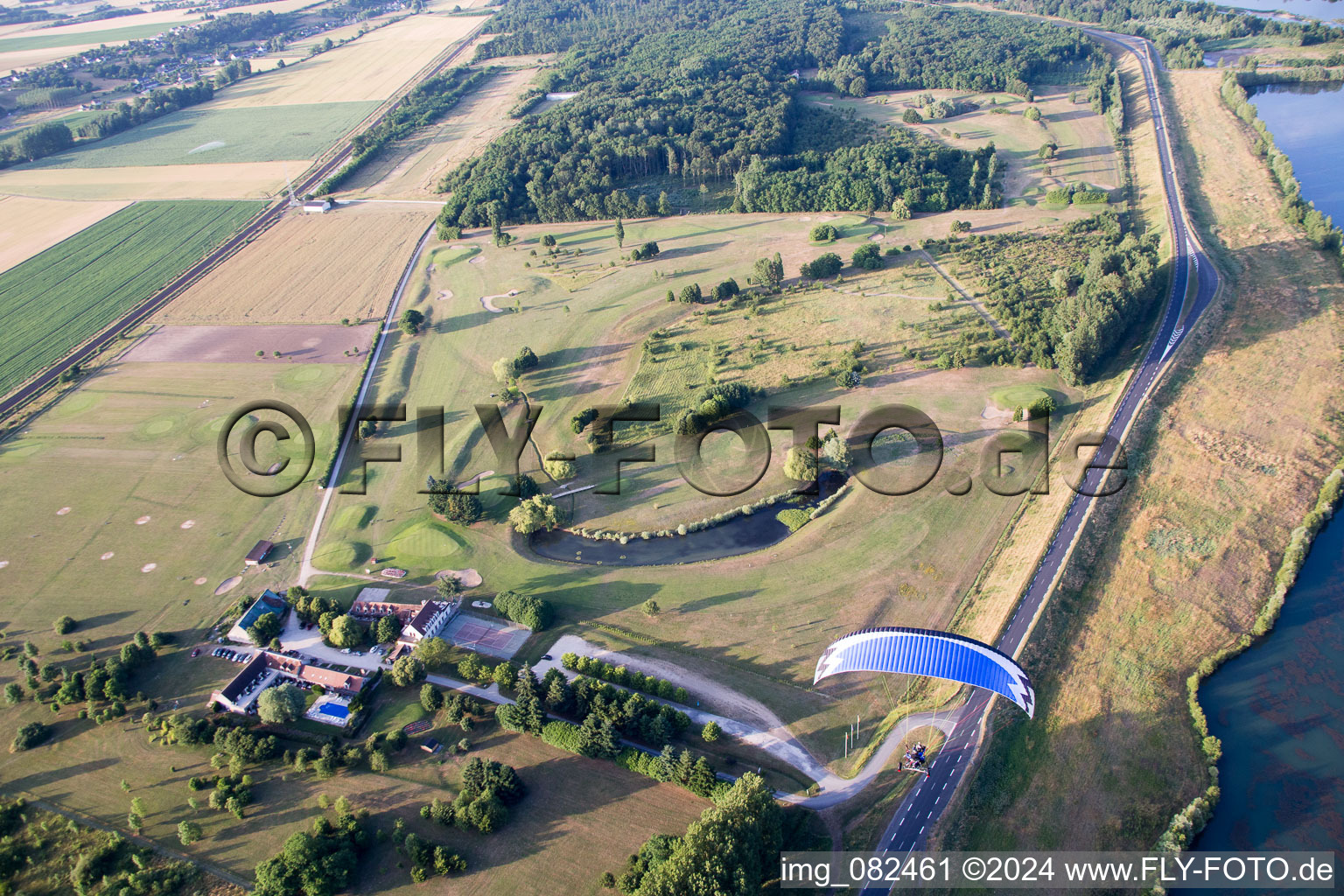 Vue aérienne de Golf à la carte à Chouzy-sur-Cisse dans le département Loir et Cher, France