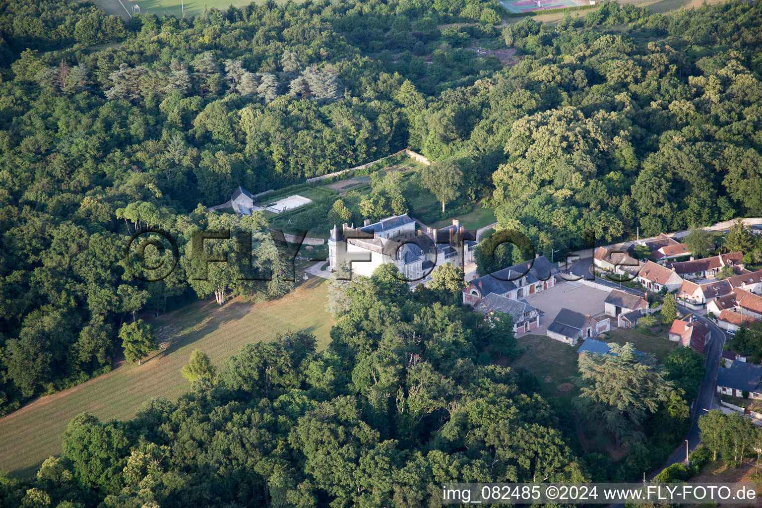 Vue aérienne de Chailles dans le département Loir et Cher, France