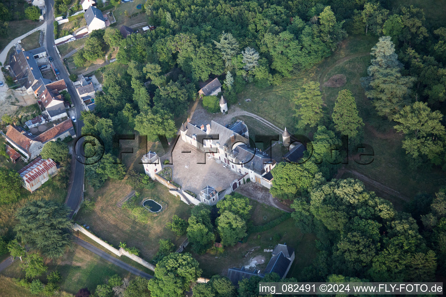 Vue oblique de Chailles dans le département Loir et Cher, France