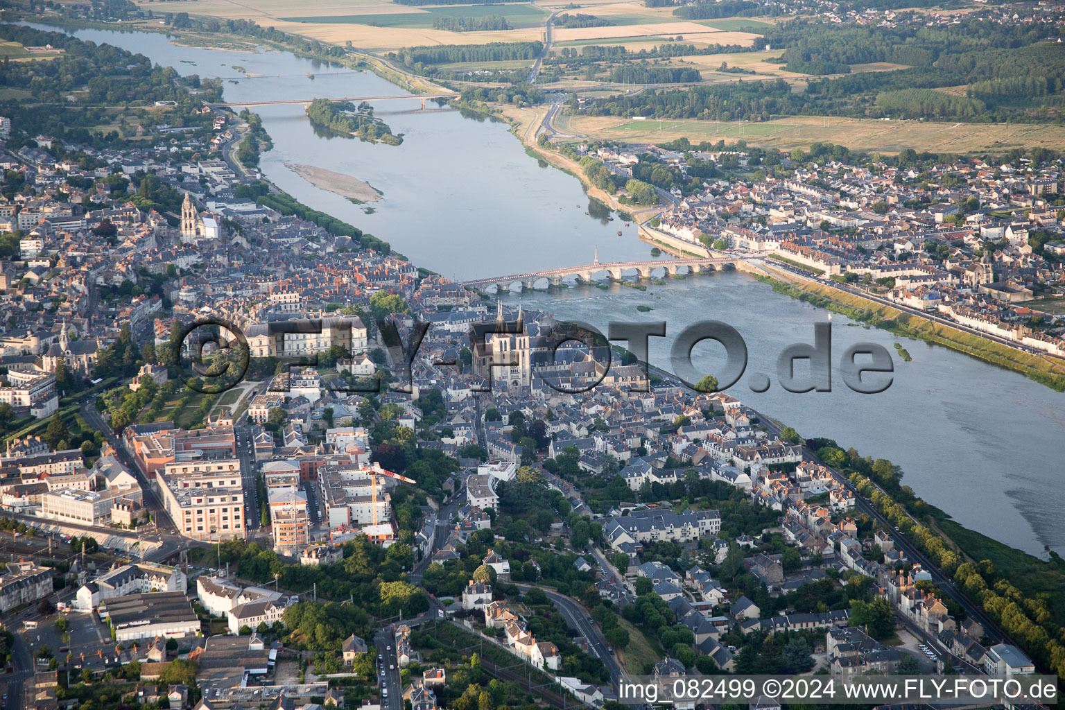 Blois dans le département Loir et Cher, France vue du ciel