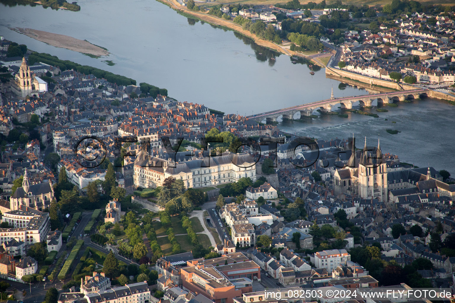 Blois dans le département Loir et Cher, France du point de vue du drone