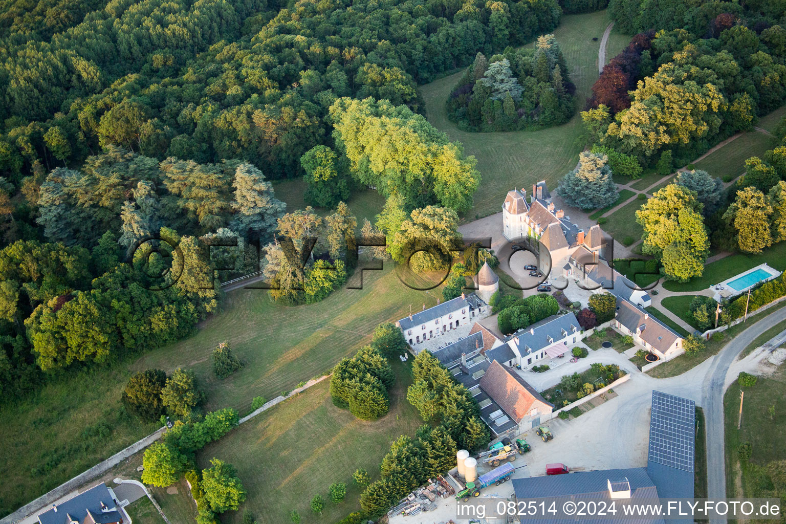 Landes-le-Gaulois dans le département Loir et Cher, France du point de vue du drone