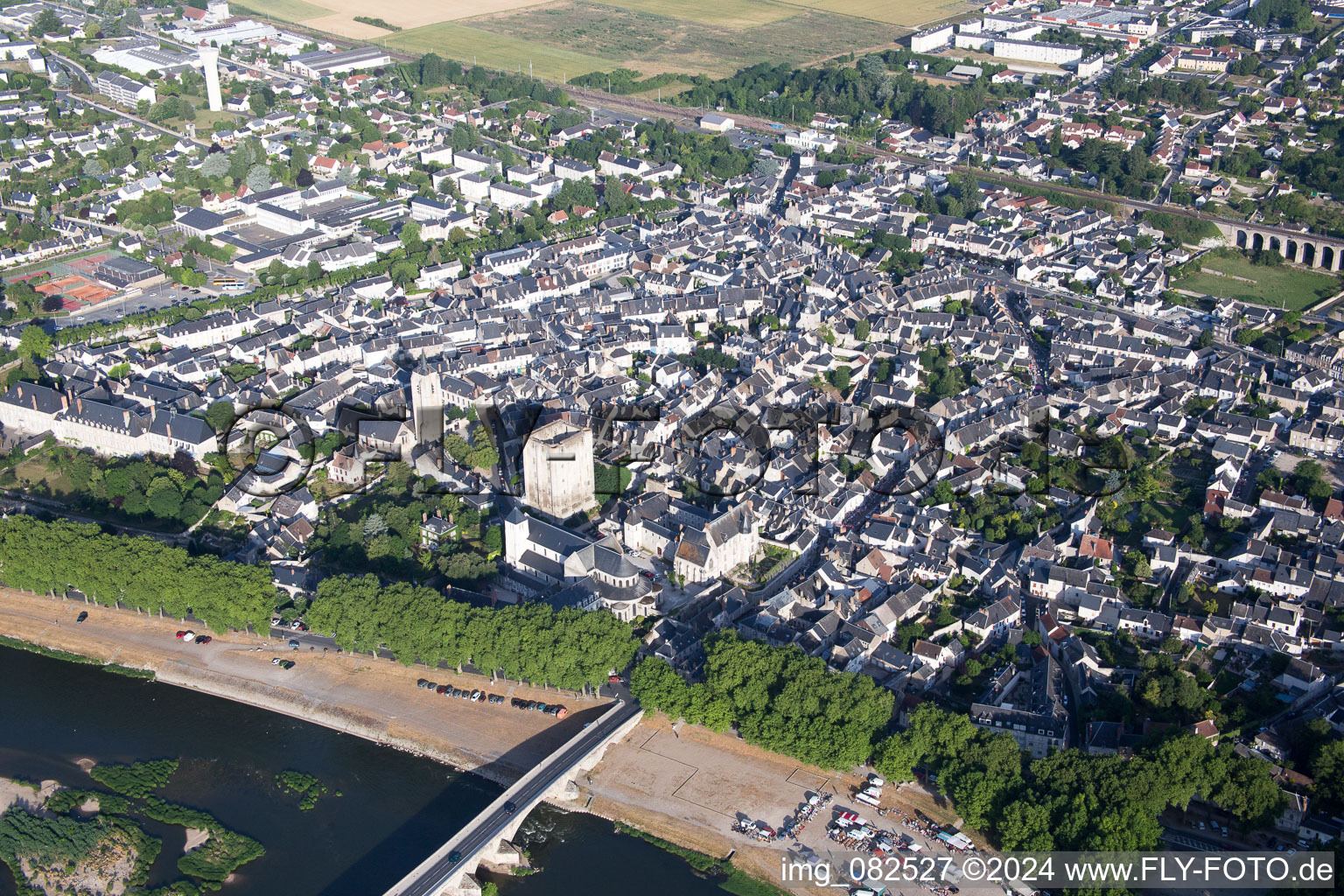 Vue aérienne de Beaugency dans le département Loiret, France