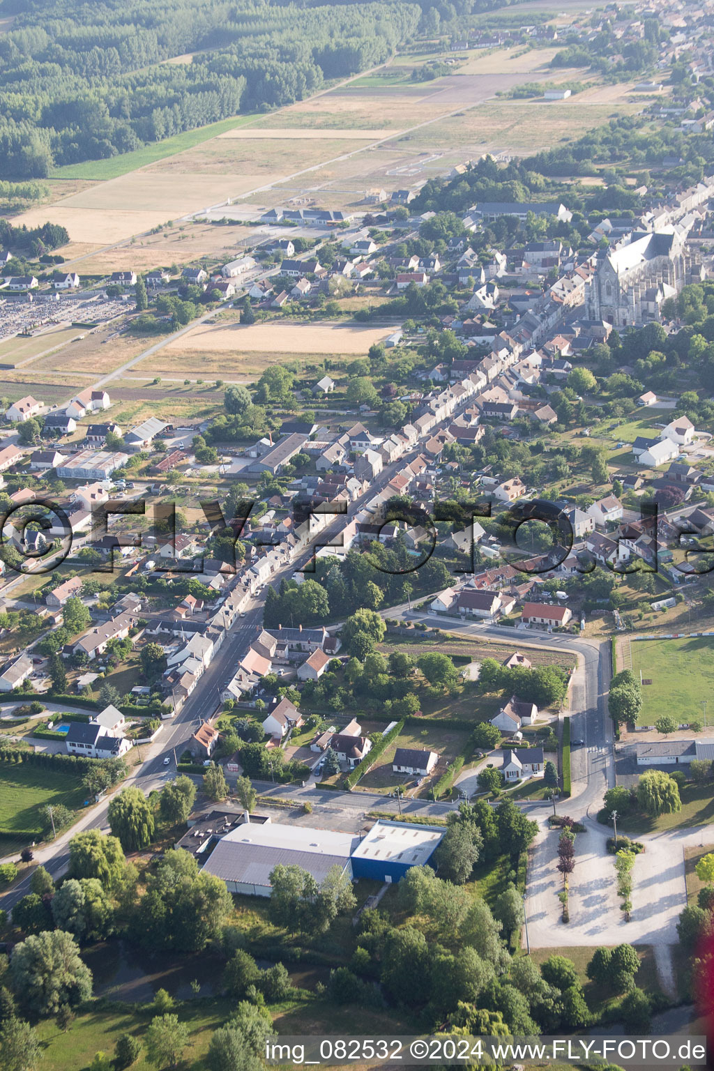 Photographie aérienne de Cléry-Saint-André dans le département Loiret, France