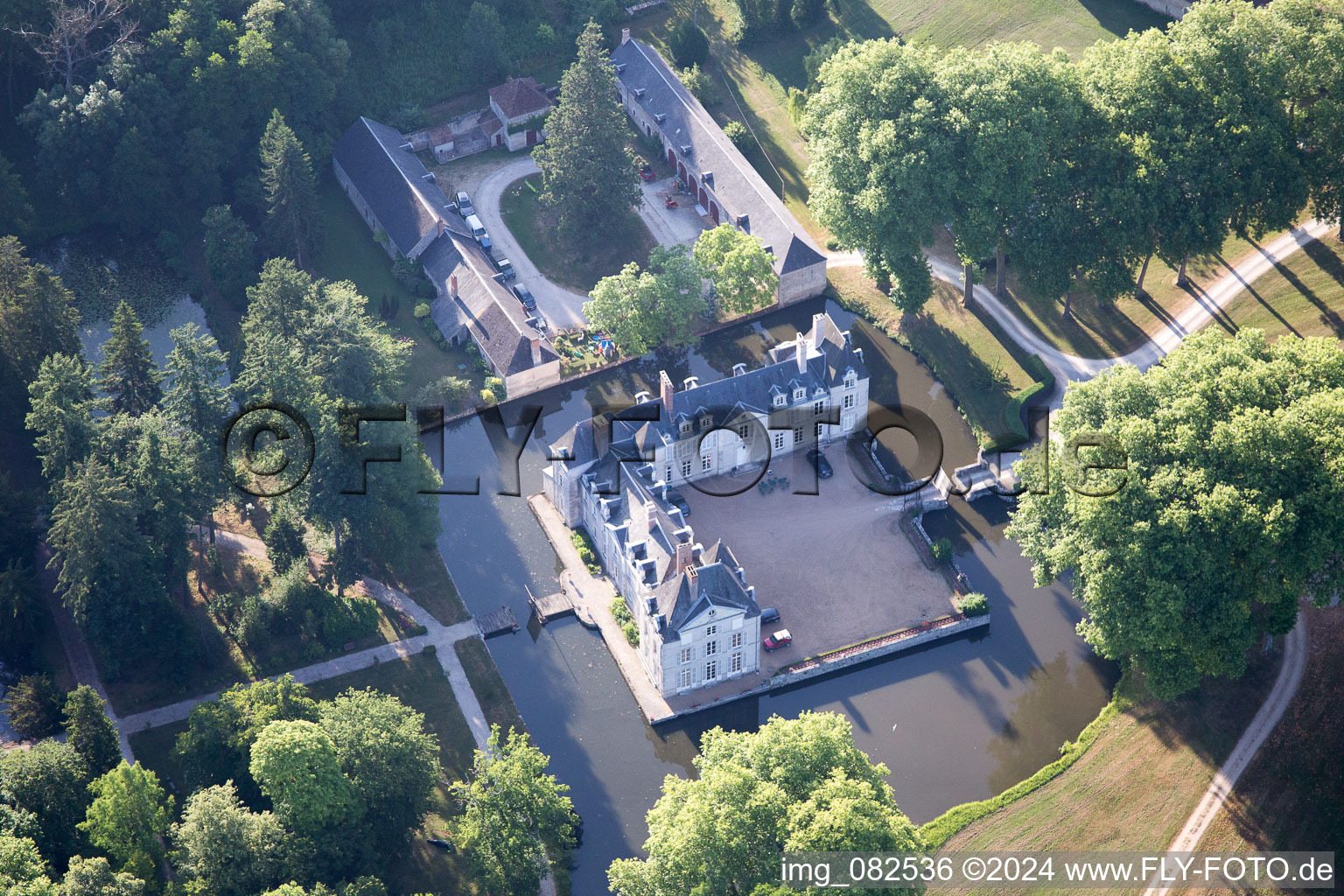 Cléry-Saint-André dans le département Loiret, France vue d'en haut