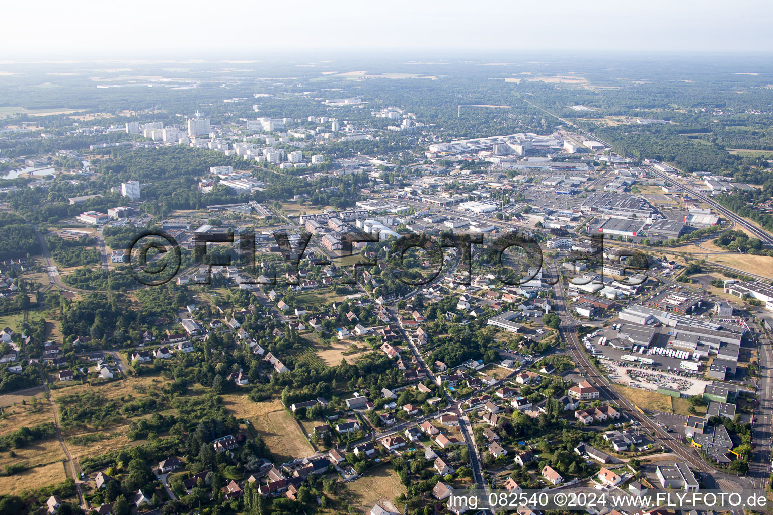 Vue aérienne de Orléans à Olivet dans le département Loiret, France