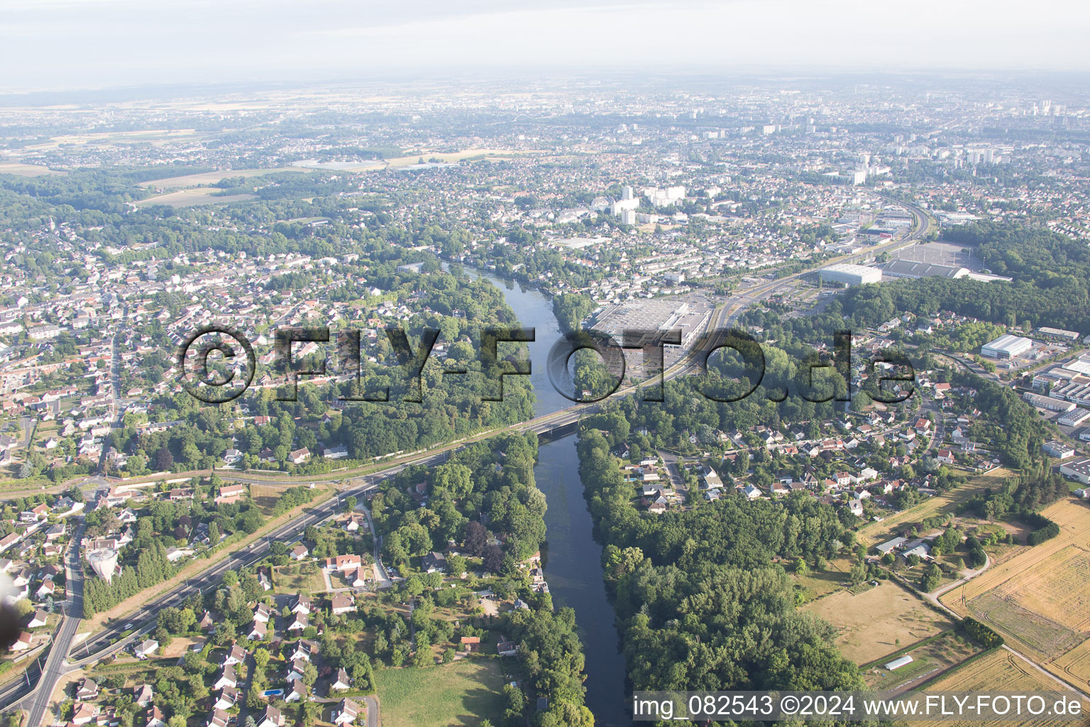 Vue oblique de Orléans à Olivet dans le département Loiret, France