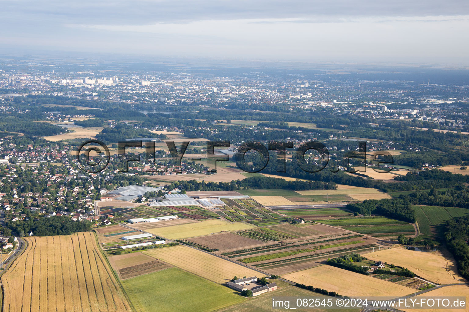 Vue aérienne de Saint-Denis-en-Val dans le département Loiret, France