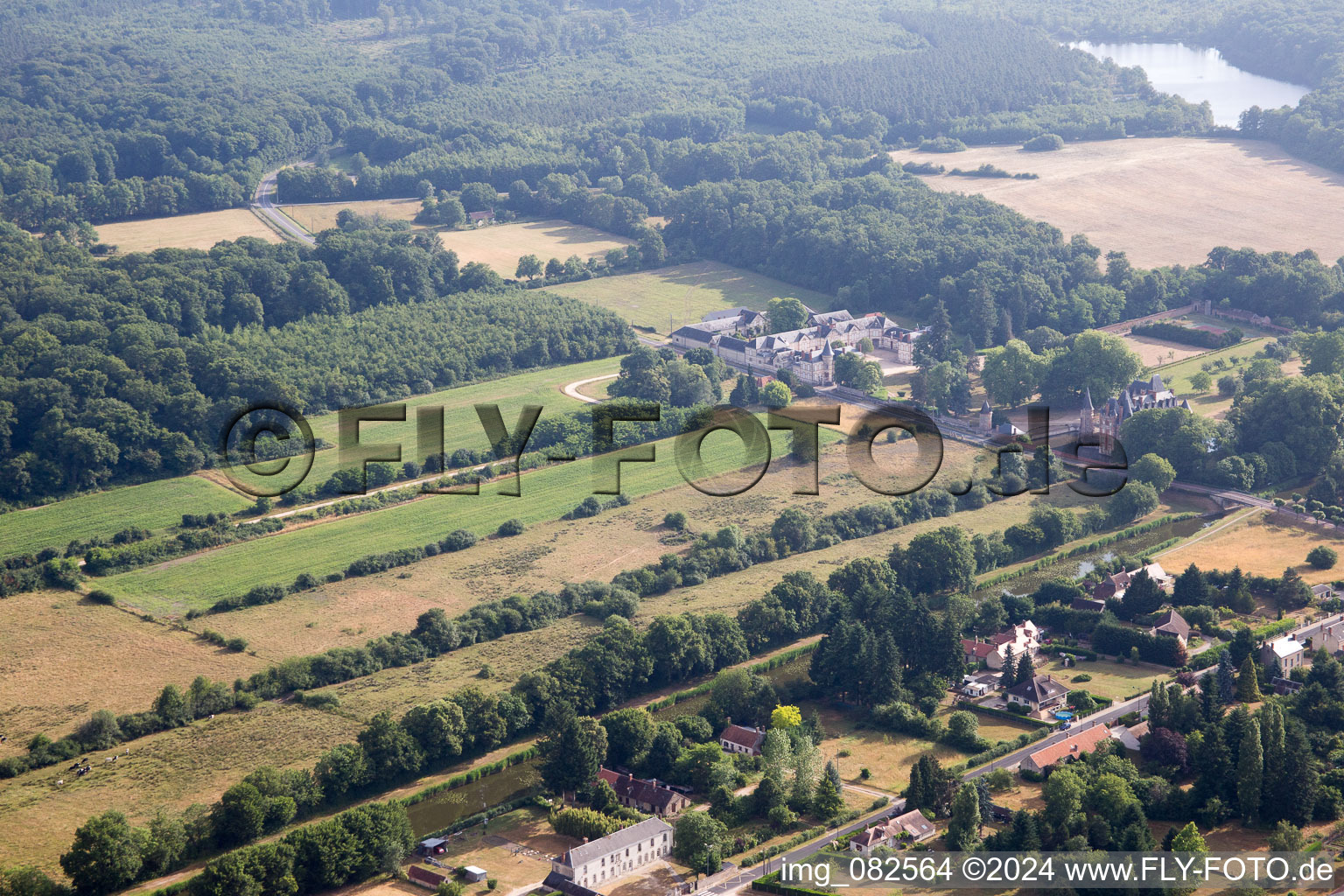 Vue aérienne de Combreux dans le département Loiret, France