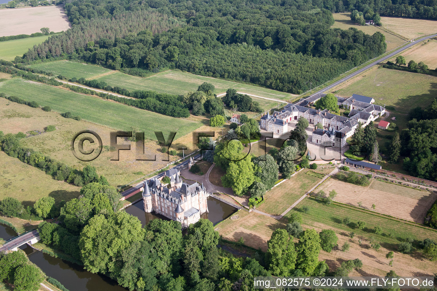 Vue oblique de Château de Combreux à Combreux dans le département Loiret, France