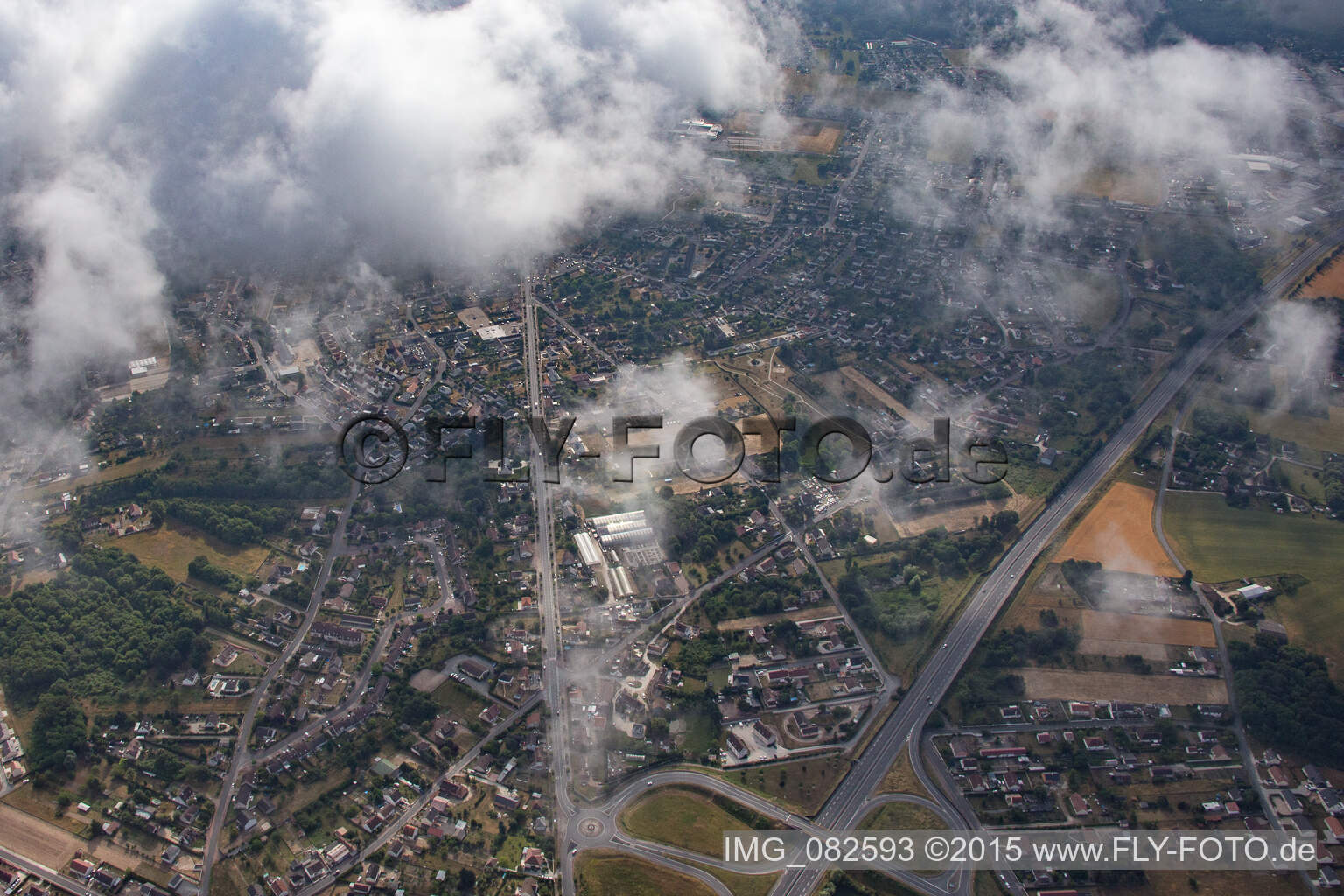 Vue aérienne de Villemandeur dans le département Loiret, France