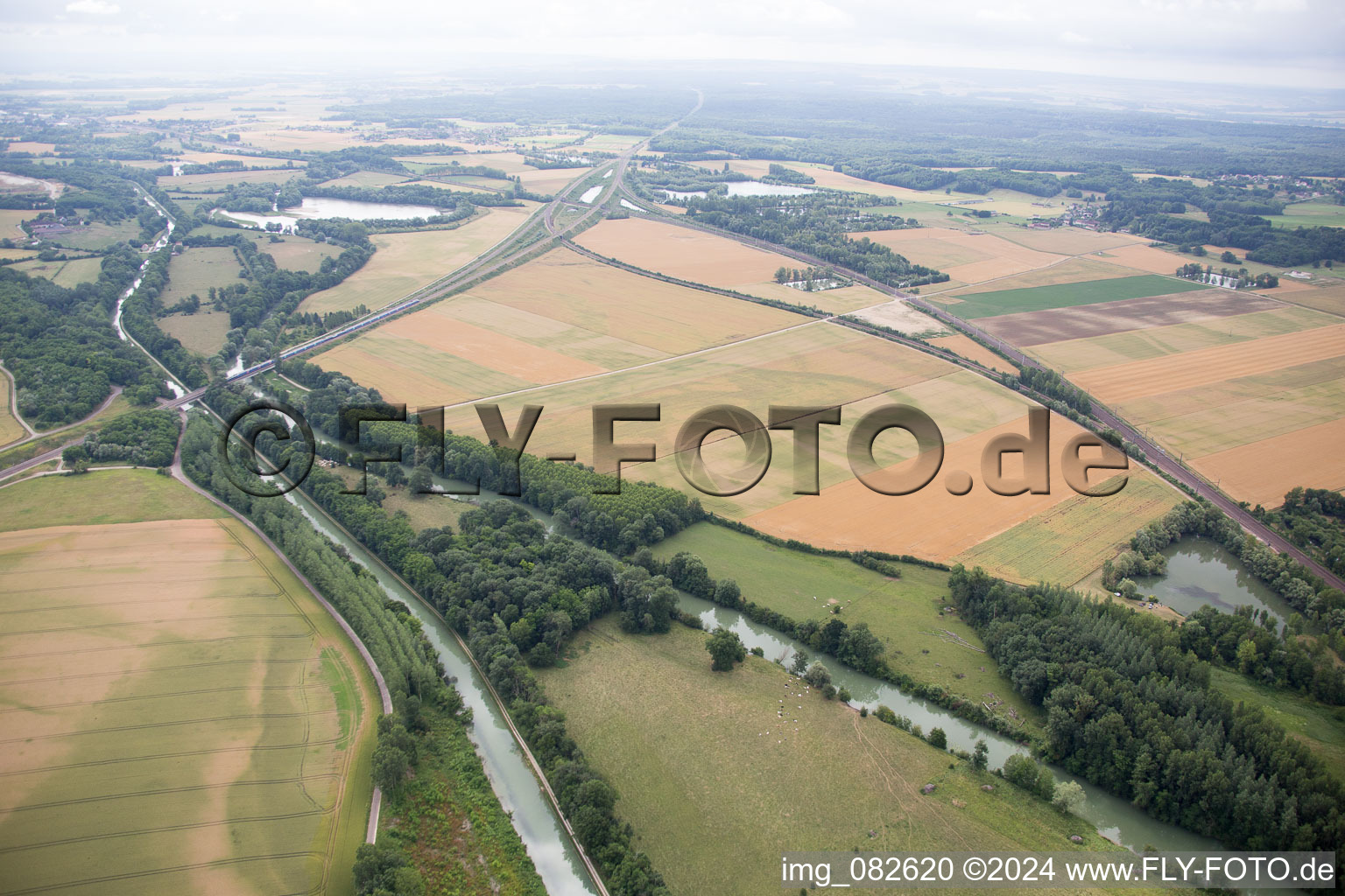 Vue aérienne de Amançon à Saint-Florentin dans le département Yonne, France