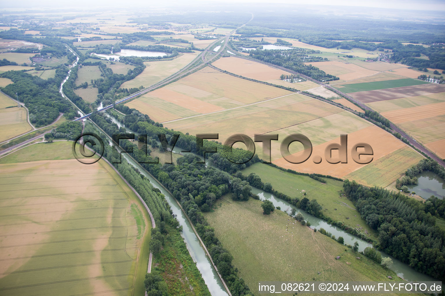 Vue aérienne de Amançon à Saint-Florentin dans le département Yonne, France