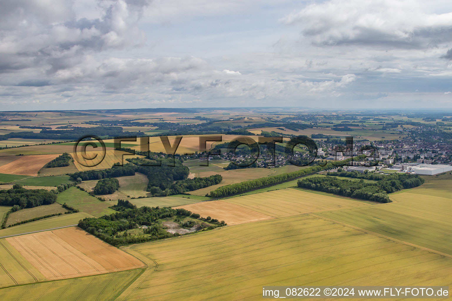 Vue aérienne de Saint Florentin à Saint-Florentin dans le département Yonne, France