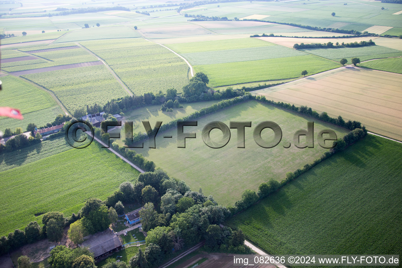 Vue oblique de Minfeld dans le département Rhénanie-Palatinat, Allemagne