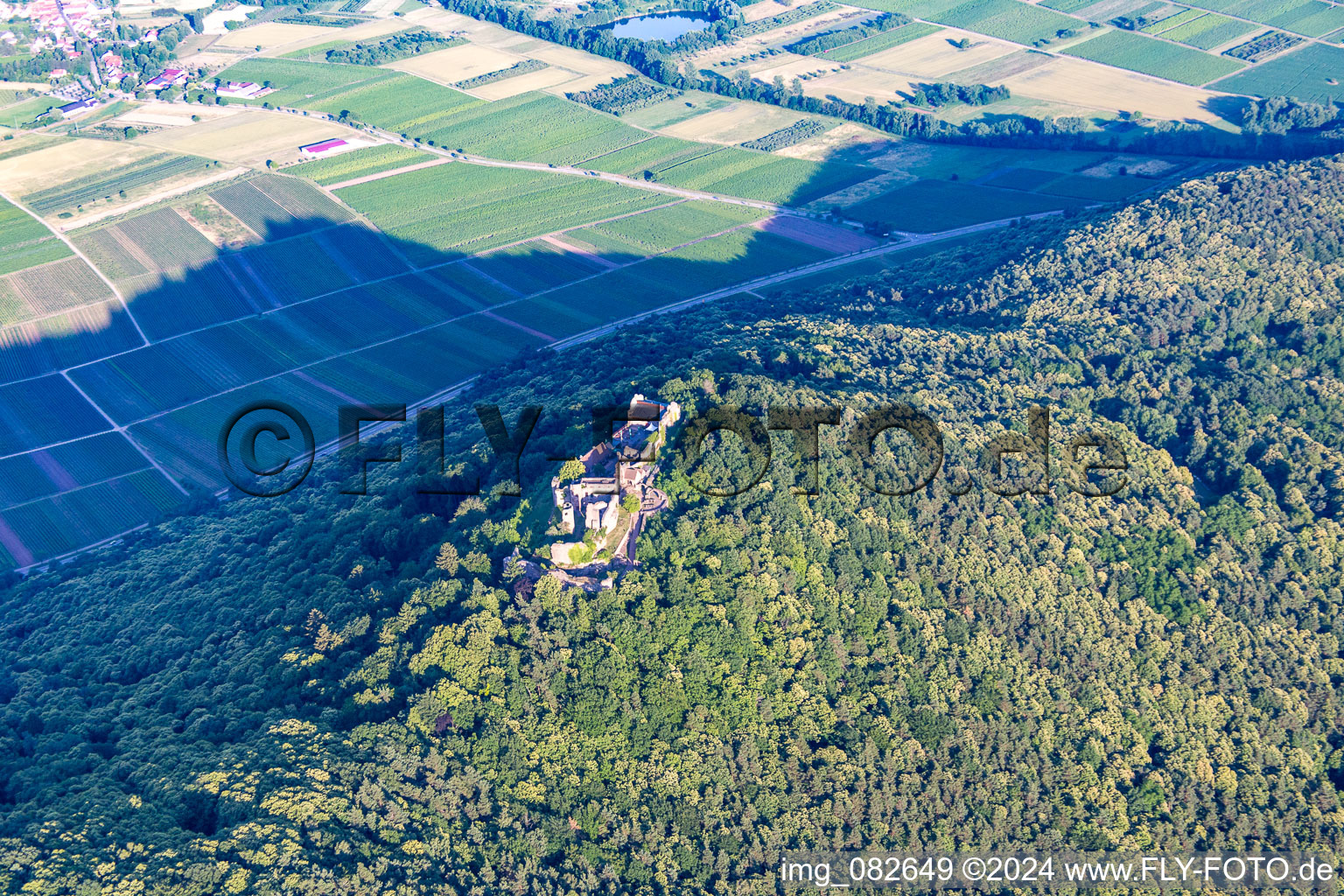 Vue oblique de Madenbourg à Eschbach dans le département Rhénanie-Palatinat, Allemagne