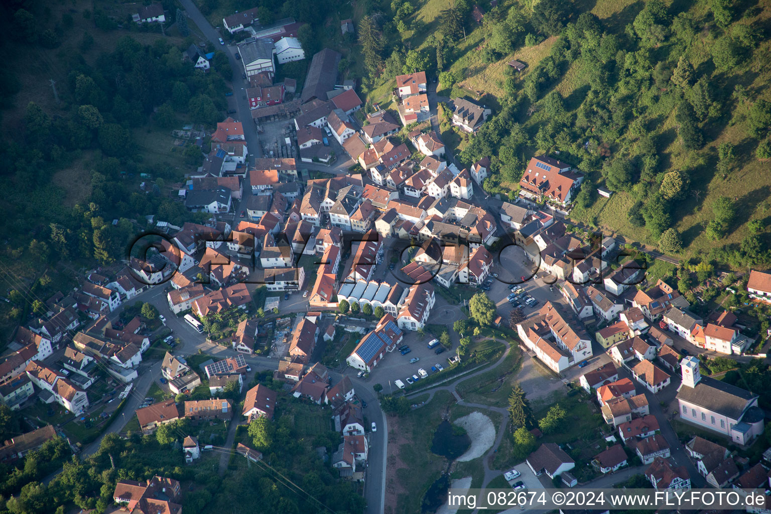 Vue aérienne de Ramberg dans le département Rhénanie-Palatinat, Allemagne