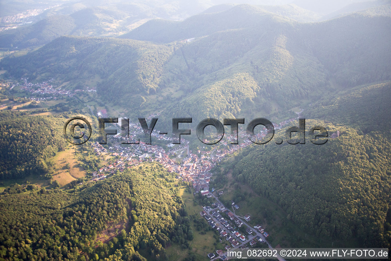 Ramberg dans le département Rhénanie-Palatinat, Allemagne vue d'en haut