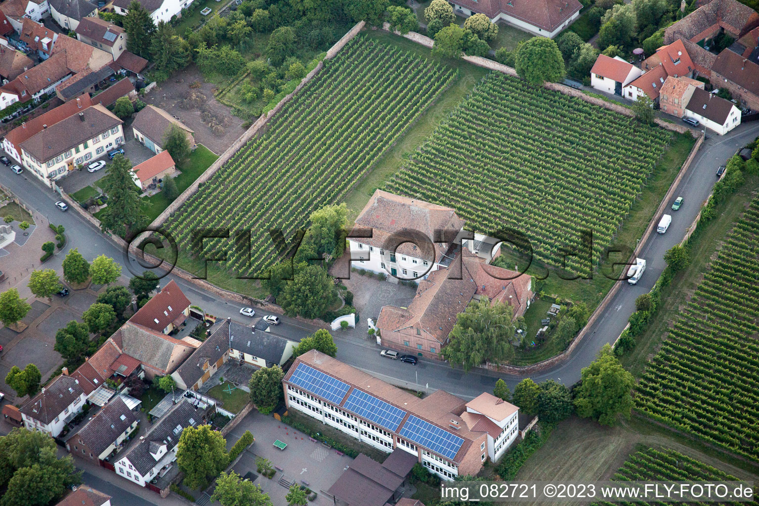 Edesheim dans le département Rhénanie-Palatinat, Allemagne depuis l'avion