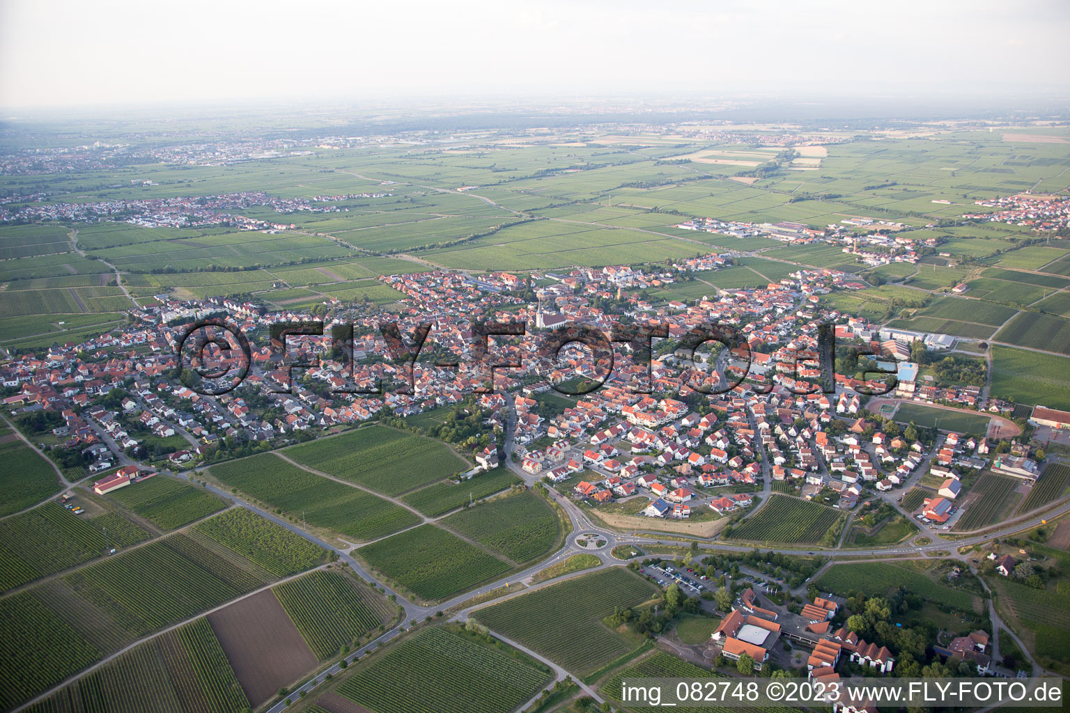 Vue aérienne de Maikammer dans le département Rhénanie-Palatinat, Allemagne
