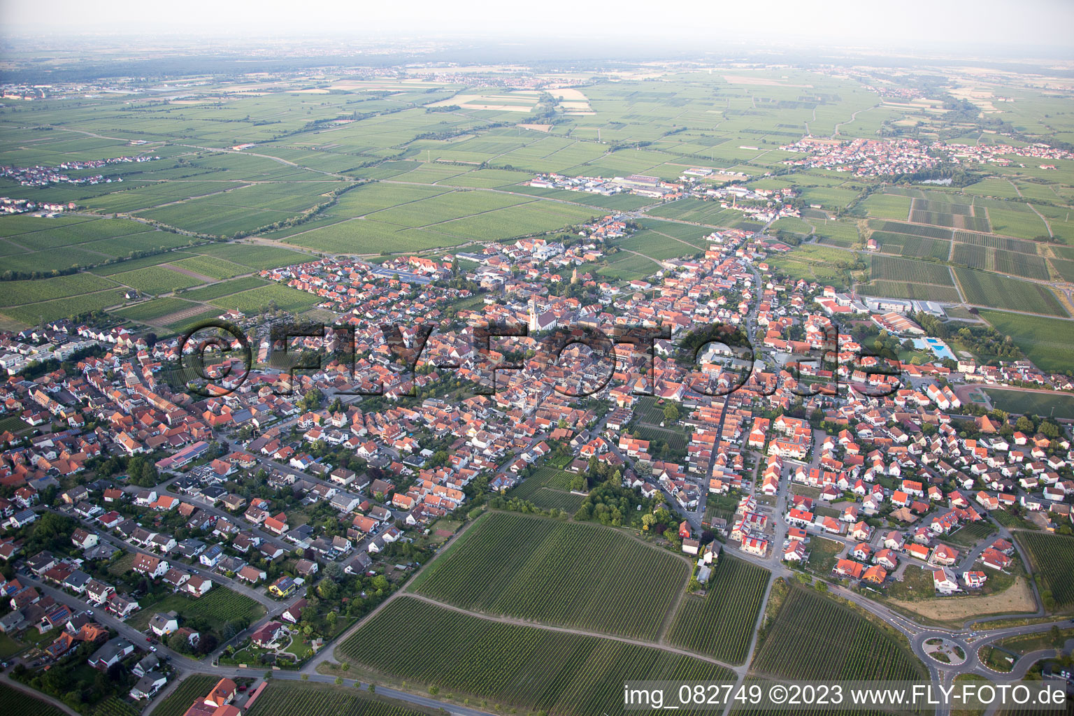 Vue aérienne de De l'ouest à Maikammer dans le département Rhénanie-Palatinat, Allemagne