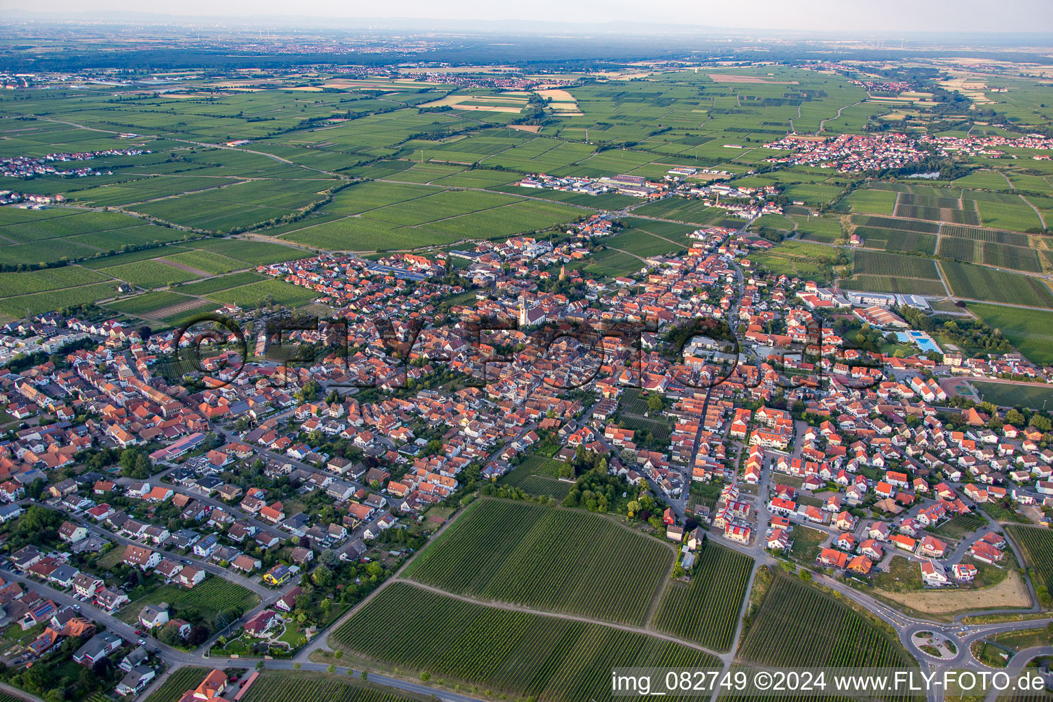 Vue aérienne de De l'ouest à Maikammer dans le département Rhénanie-Palatinat, Allemagne