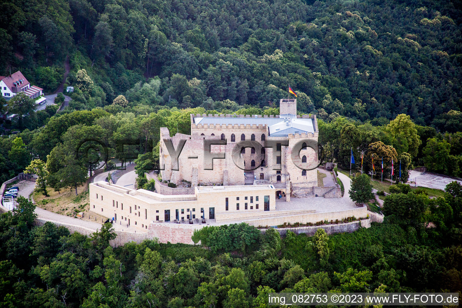 Vue aérienne de Château de Hambach à le quartier Diedesfeld in Neustadt an der Weinstraße dans le département Rhénanie-Palatinat, Allemagne