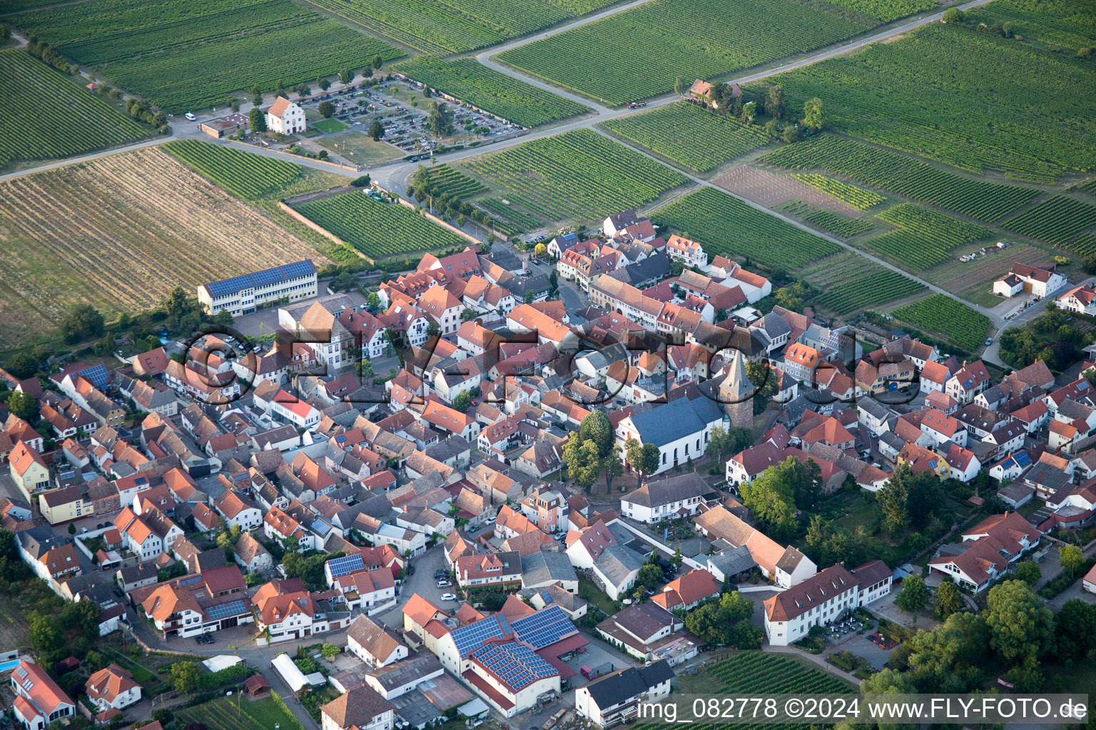 Kirrweiler dans le département Rhénanie-Palatinat, Allemagne vue du ciel