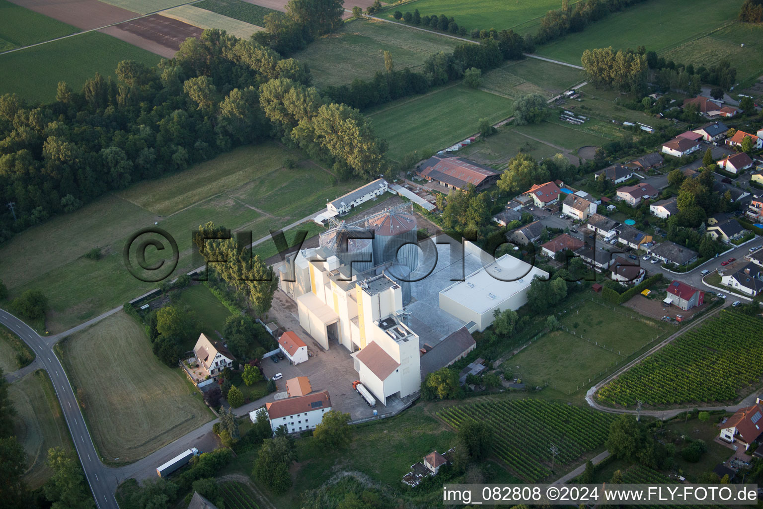 Freimersheim dans le département Rhénanie-Palatinat, Allemagne vue du ciel