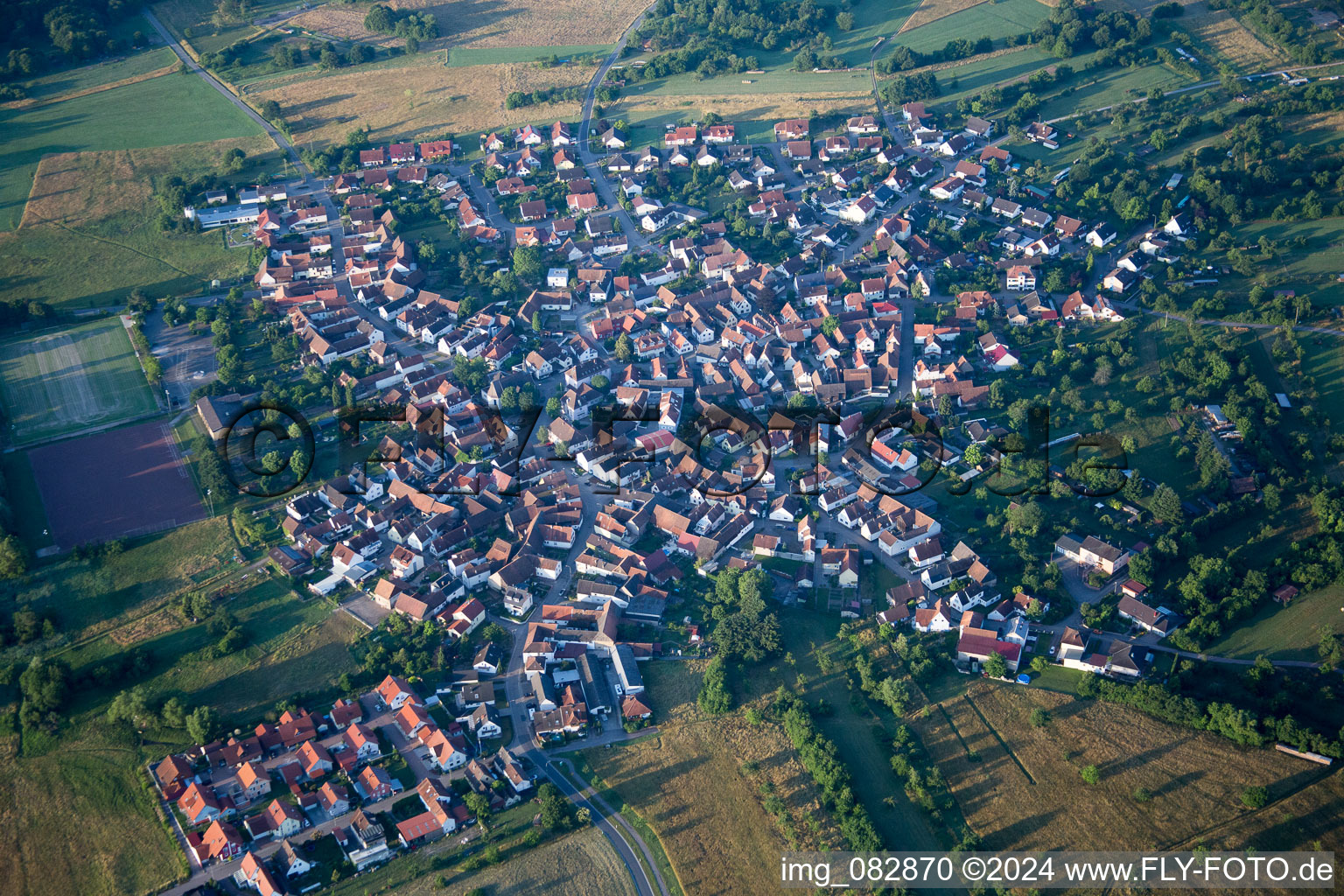 Vue oblique de Vue sur le village à le quartier Büchelberg in Wörth am Rhein dans le département Rhénanie-Palatinat, Allemagne