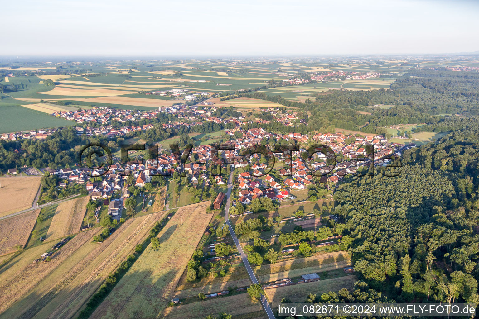 Vue aérienne de Champs agricoles et surfaces utilisables à Scheibenhardt dans le département Rhénanie-Palatinat, Allemagne