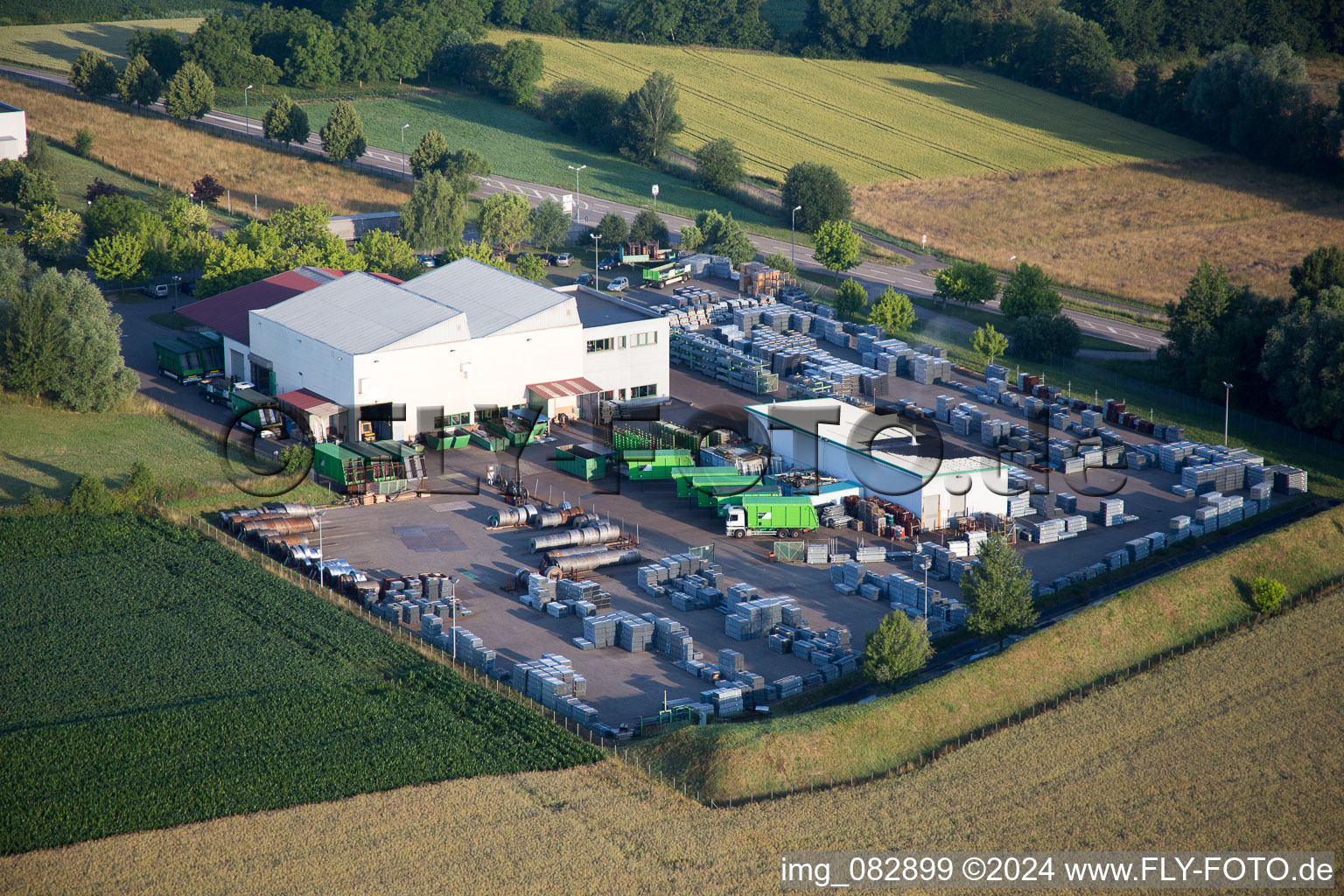 Scheibenhard dans le département Bas Rhin, France du point de vue du drone