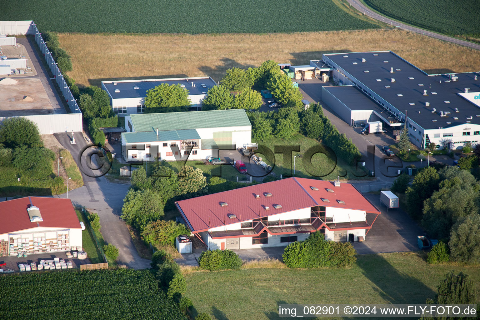 Scheibenhard dans le département Bas Rhin, France vu d'un drone