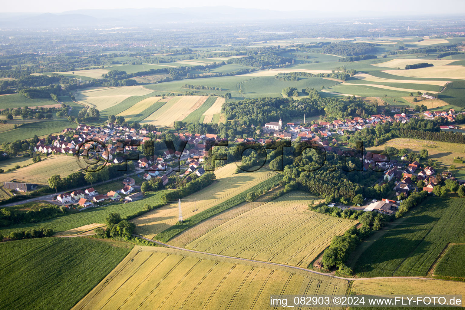 Vue aérienne de Neewiller-près-Lauterbourg dans le département Bas Rhin, France