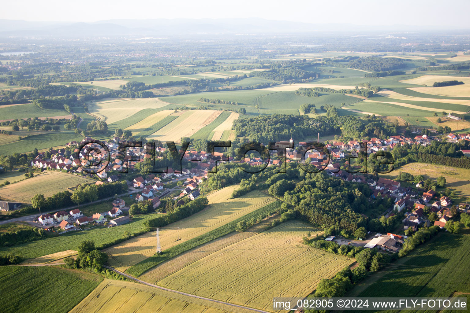 Vue oblique de Neewiller-près-Lauterbourg dans le département Bas Rhin, France