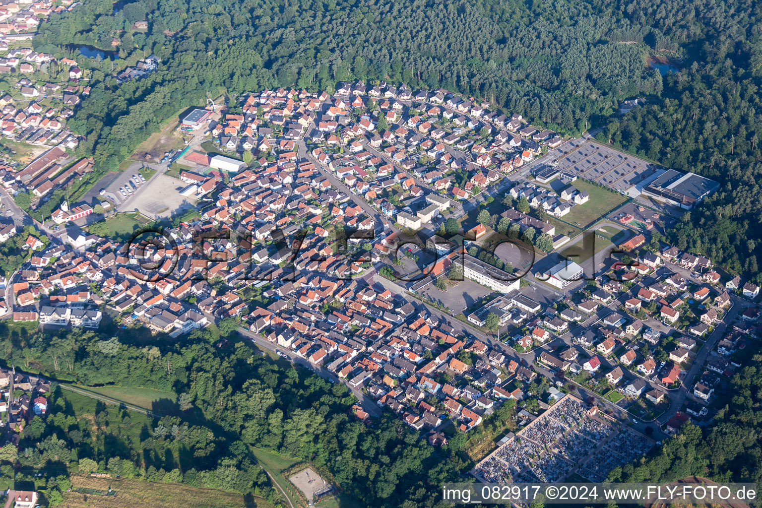 Vue aérienne de Zone de peuplement à Soufflenheim dans le département Bas Rhin, France