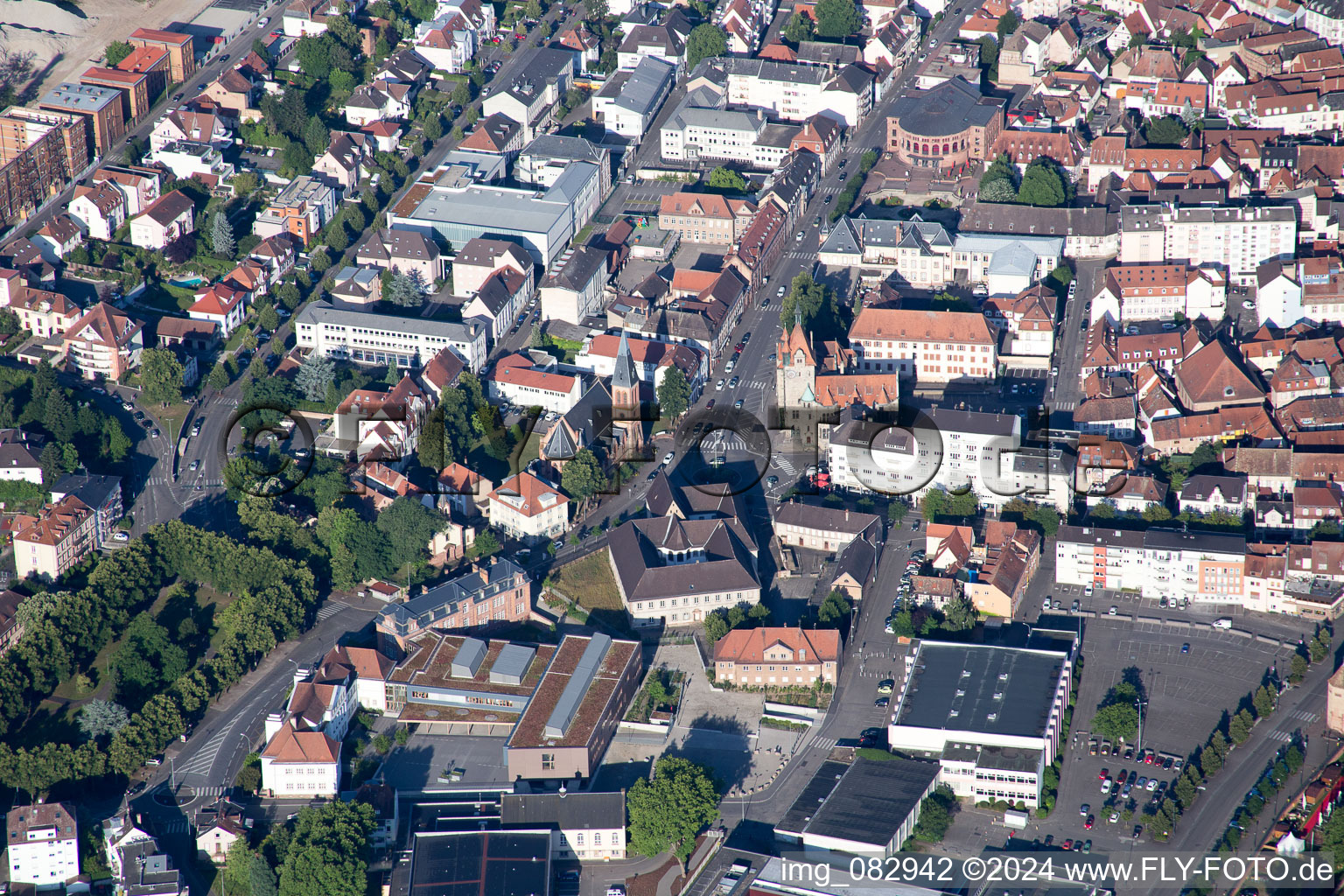 Vue aérienne de Ensemble de bâtiments du musée Musée Place Dr Albert Schweitzer à Haguenau à Hagenau dans le département Bas Rhin, France