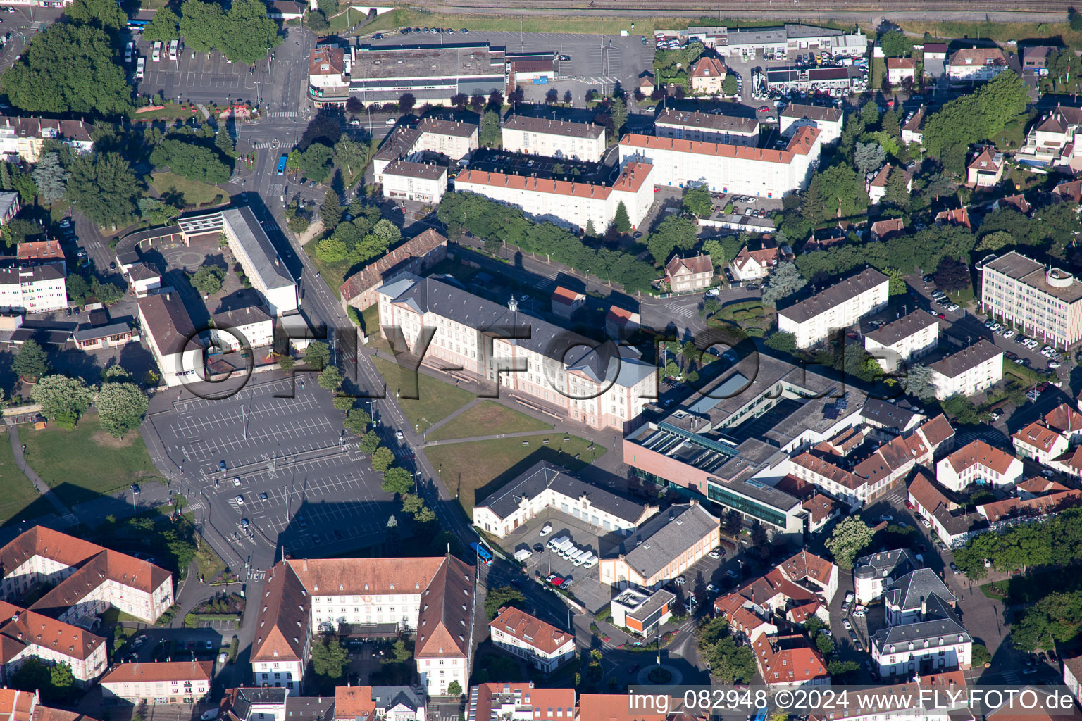 Vue aérienne de Ensemble bâti muséal Médias de la Vieille Île / Médiathèque de la Vieille-Ile à Haguenau à Hagenau dans le département Bas Rhin, France