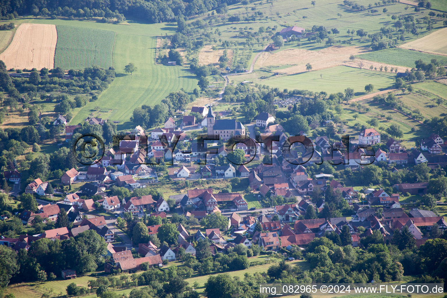 Vue aérienne de Preuschdorf dans le département Bas Rhin, France