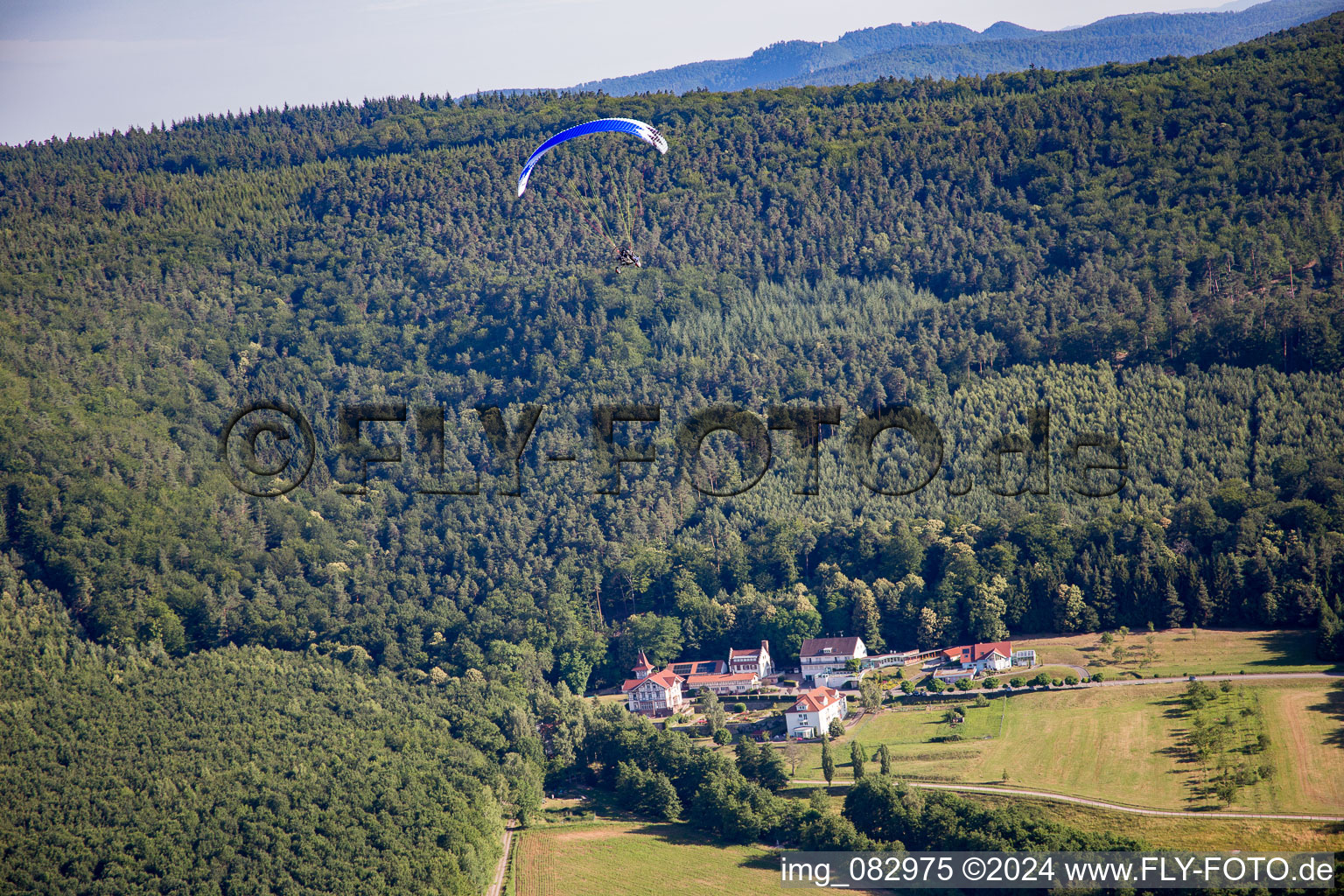 Vue aérienne de Marienbronn à Lobsann dans le département Bas Rhin, France