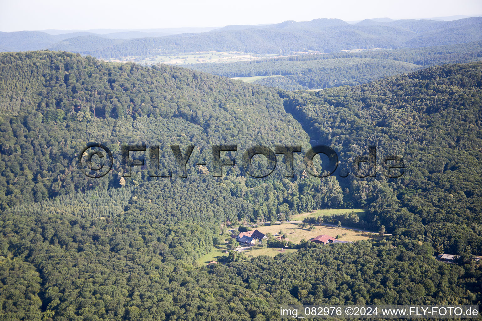 Vue aérienne de Drachenbronn-Birlenbach dans le département Bas Rhin, France