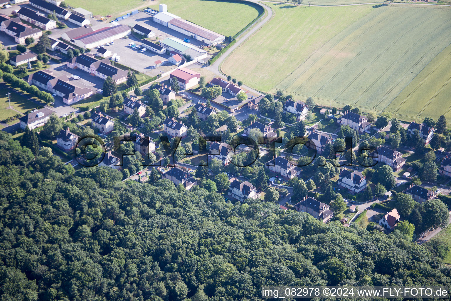 Vue aérienne de Drachenbronn-Birlenbach dans le département Bas Rhin, France