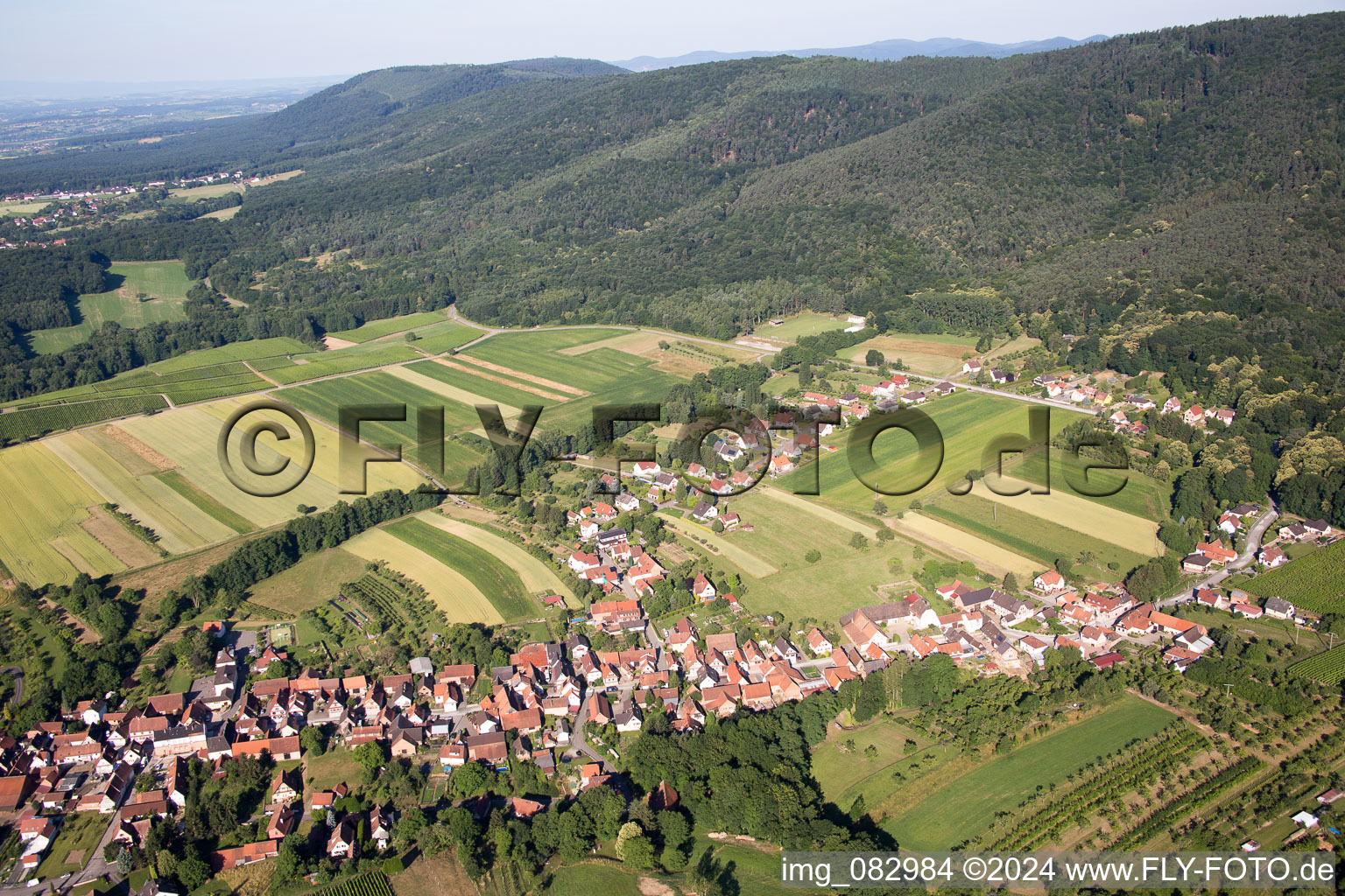 Vue aérienne de Vue sur le village à Cleebourg dans le département Bas Rhin, France