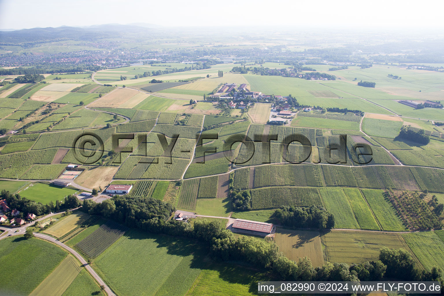 Vue aérienne de Steinseltz dans le département Bas Rhin, France