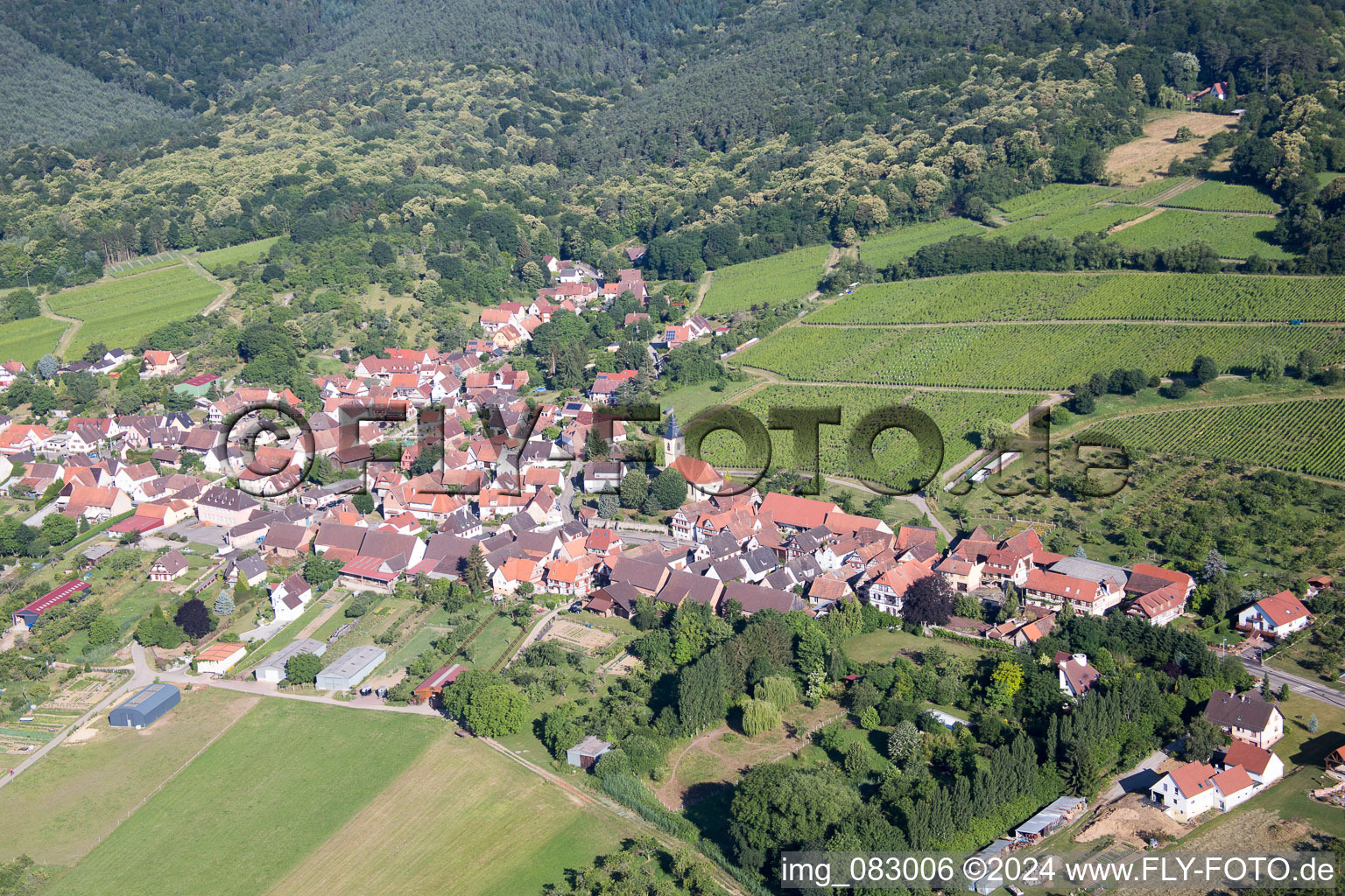 Vue aérienne de Rott dans le département Bas Rhin, France