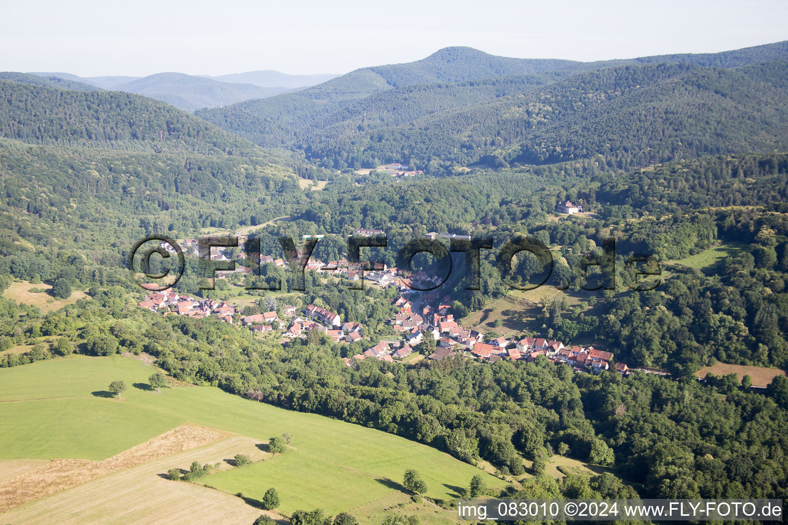 Vue aérienne de Weiler dans le département Bas Rhin, France