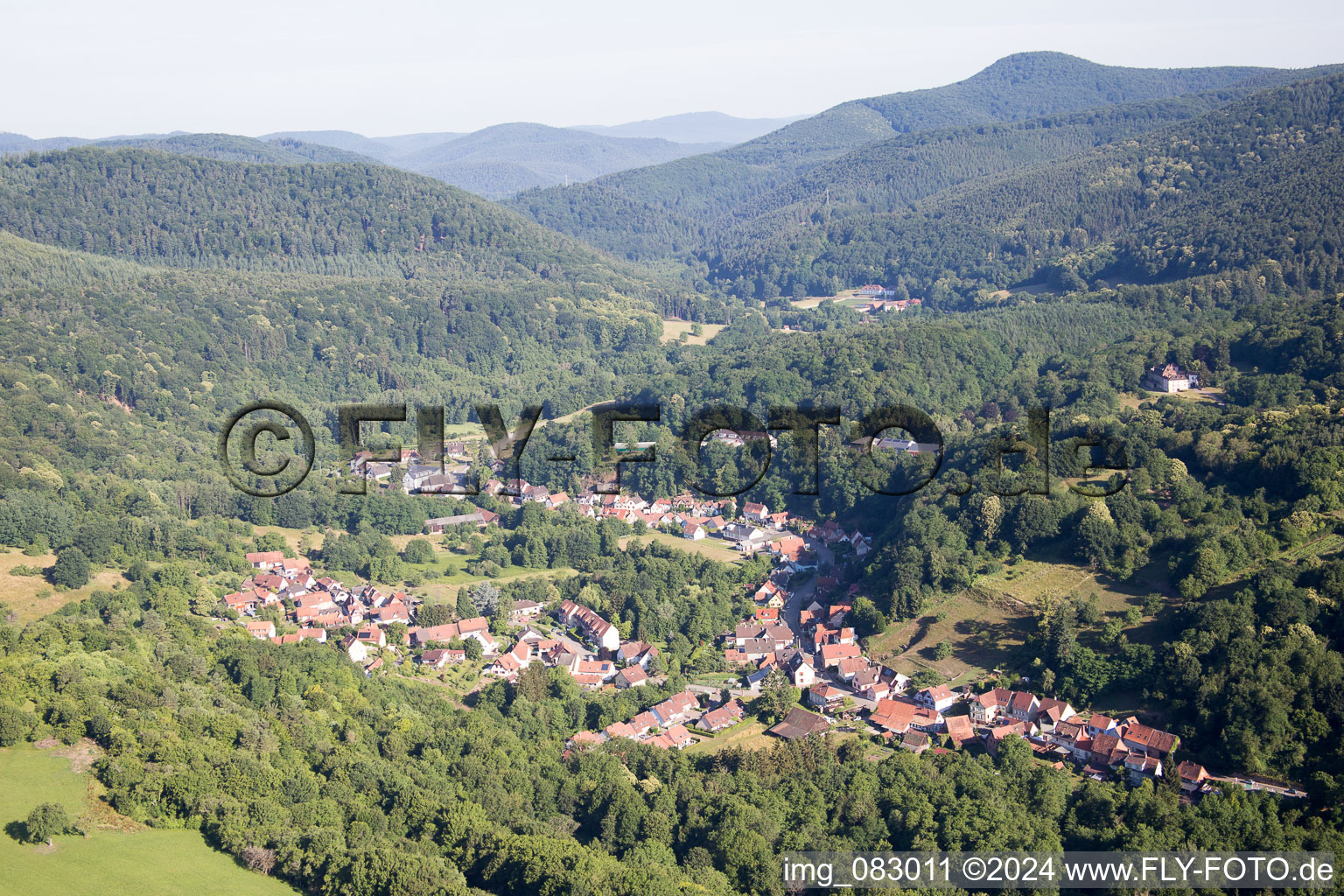 Vue aérienne de Weiler dans le département Bas Rhin, France